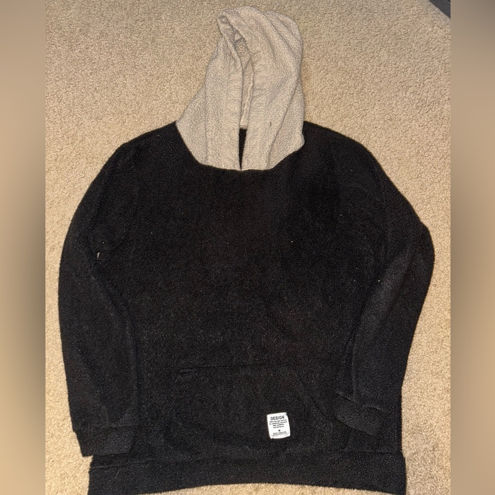 Design History Black and Cream Hooded Sweater
